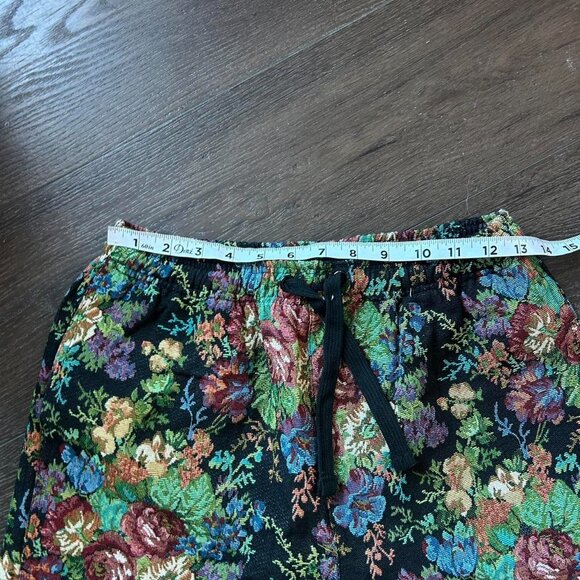 Men's New York Yankees PLEASURES Black Floral Shorts size medium - Picture 6 of 9